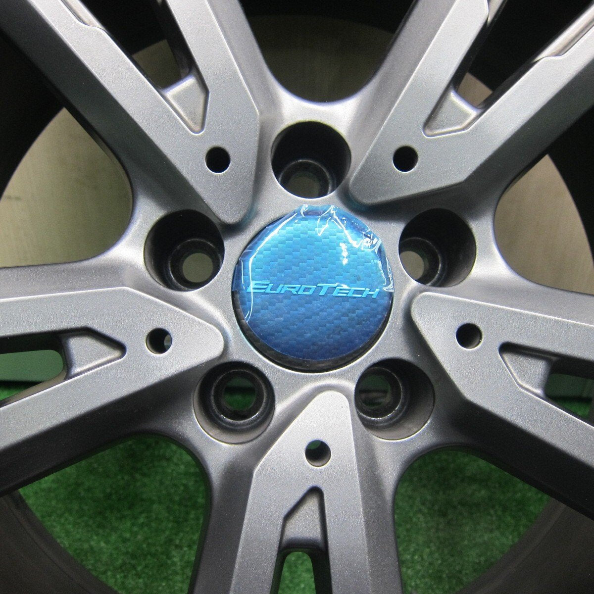 バリ溝!23年!キレイ!9分★ボルボ 等 EUROTECH 235/60R18 スタッドレス ブリヂストン ブリザック DM-V3 ユーロテック PCD108/5H★4121407TNス