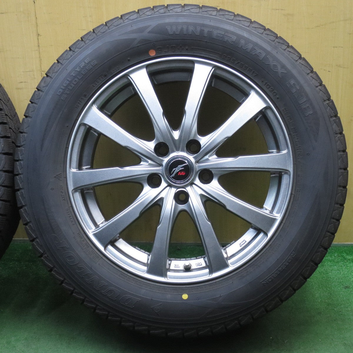 バリ溝!21年!キレイ!9.5分★スタッドレス 225/65R17 ダンロップ ウインターマックス SJ8 Fang ファング 17インチ PCD114.3/5H★5091903NJス