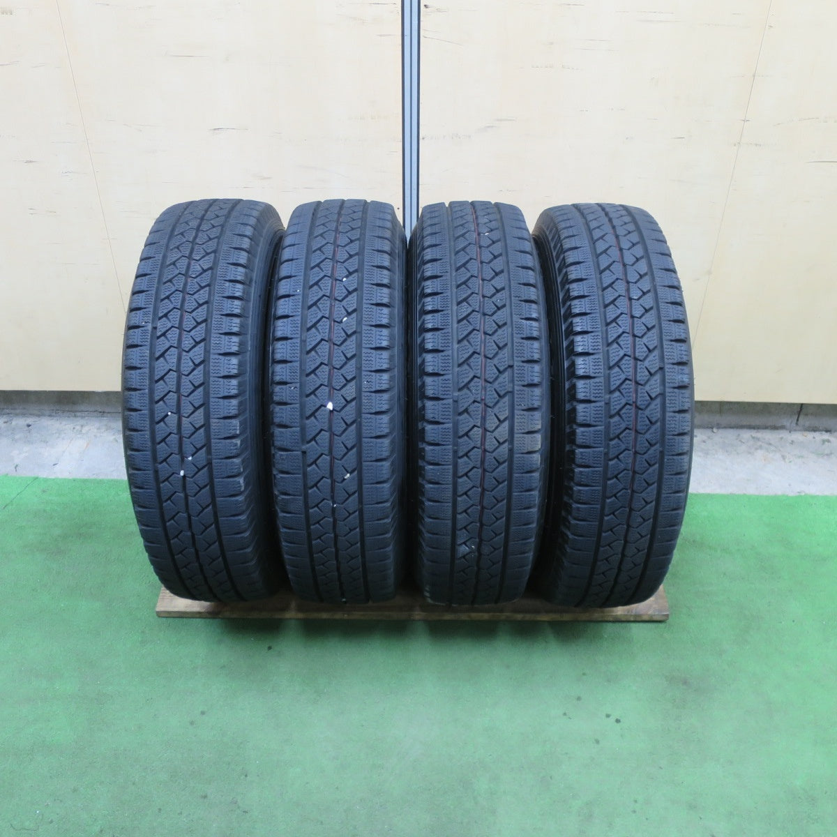 バリ溝!9分★KEELER FORCE 195/80R15 107/105L スタッドレス ブリヂストン ブリザック VL1 キーラー フォース 15インチ PCD139.7/6H★6022001TTス
