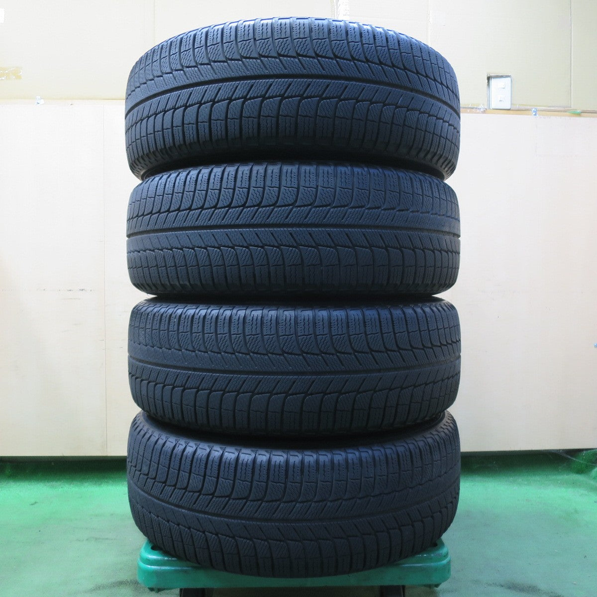 キレイ★スタッドレス 225/55R18 ミシュラン X-ICE3+ AIRNOVA エアノヴァ 18インチ PCD114.3/5H★5082601イス