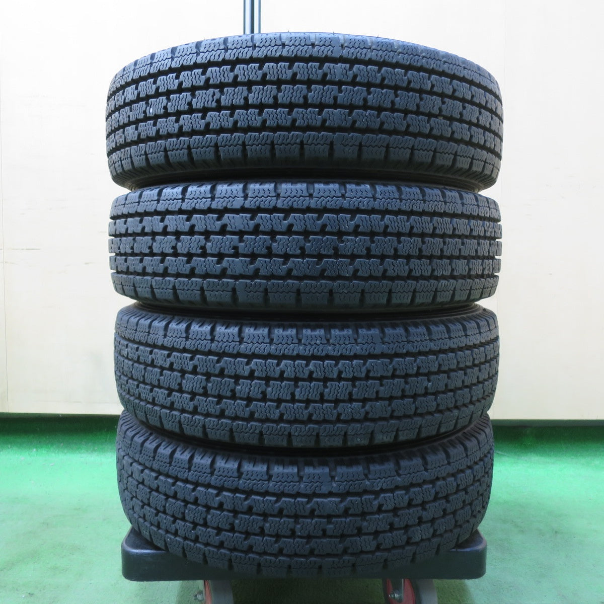 バリ溝!23年!9.5分★スタッドレス 145/80R12 80/78N トーヨー デルベックス 935 スチール ホイール 12インチ PCD100 110 114.3/4H マルチ★5051204イス