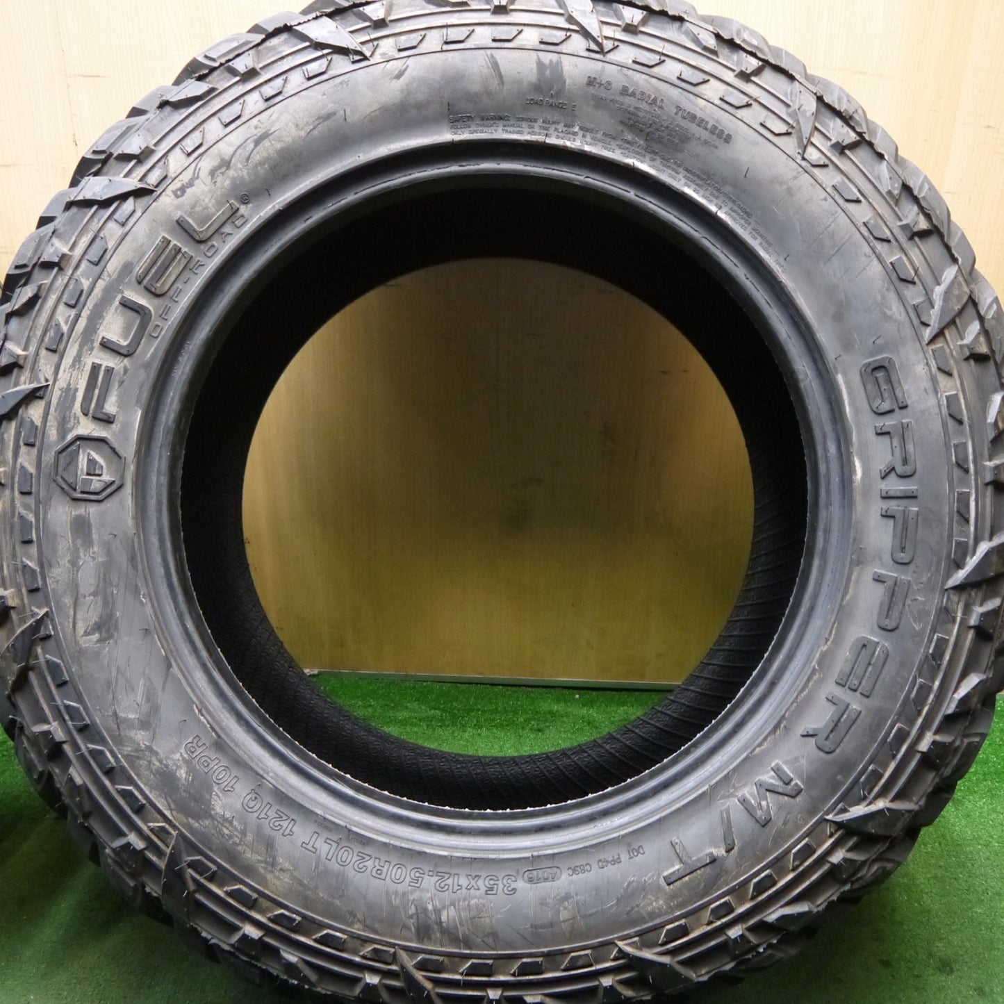 バリ溝!9.5分★35×12.50R20 FUEL GRIPPER M/T フューエル 20インチ タイヤ ハマー H2 等★5082004Hノタ