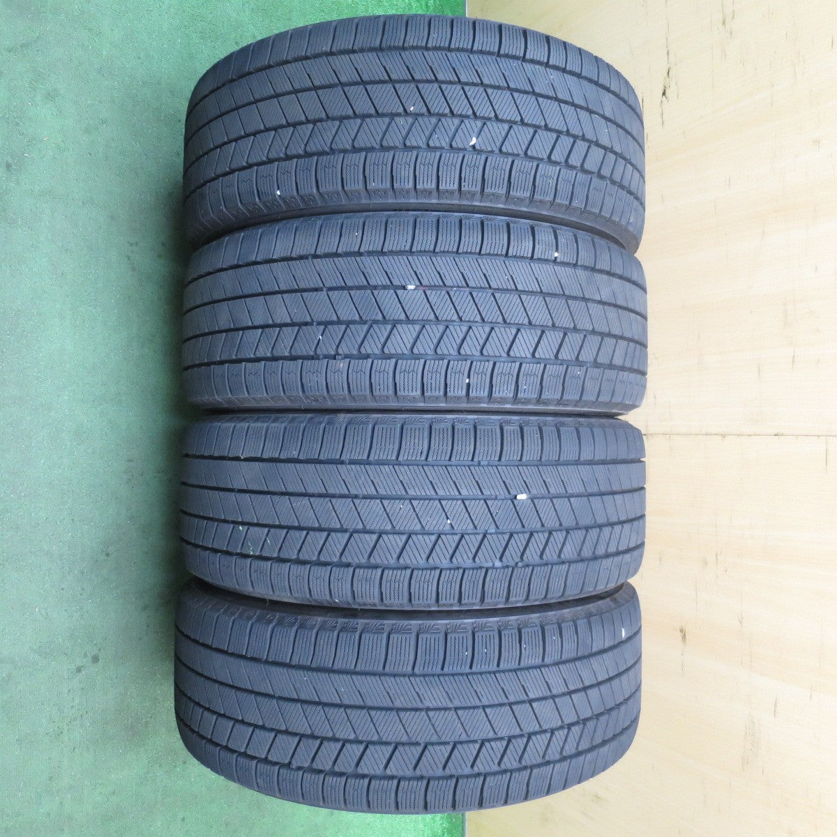 バリ溝!22年!キレイ!9.5分★インプレッサ 等 205/50R17 スタッドレス ブリヂストン ブリザック VRX3 BALMINUM バルミナ 17インチ PCD100/5H★5091902NJス