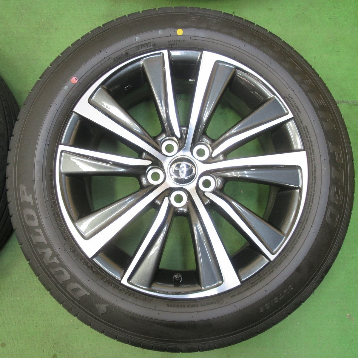 新車外し 24年★トヨタ 80系 ハリアー Gグレード 純正 225/60R18 ダンロップ グラントレック PT30 PCD114.3/5H★5040801イノ