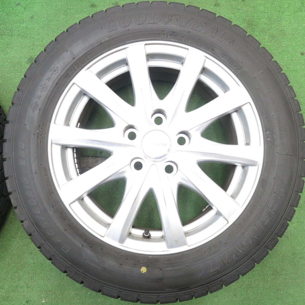バリ溝!22年!9.5分★スタッドレス 205/60R16 グッドイヤー アイスナビ7 ravrion RS01 ラブリオン 16インチ PCD114.3/5H★5052301AKス