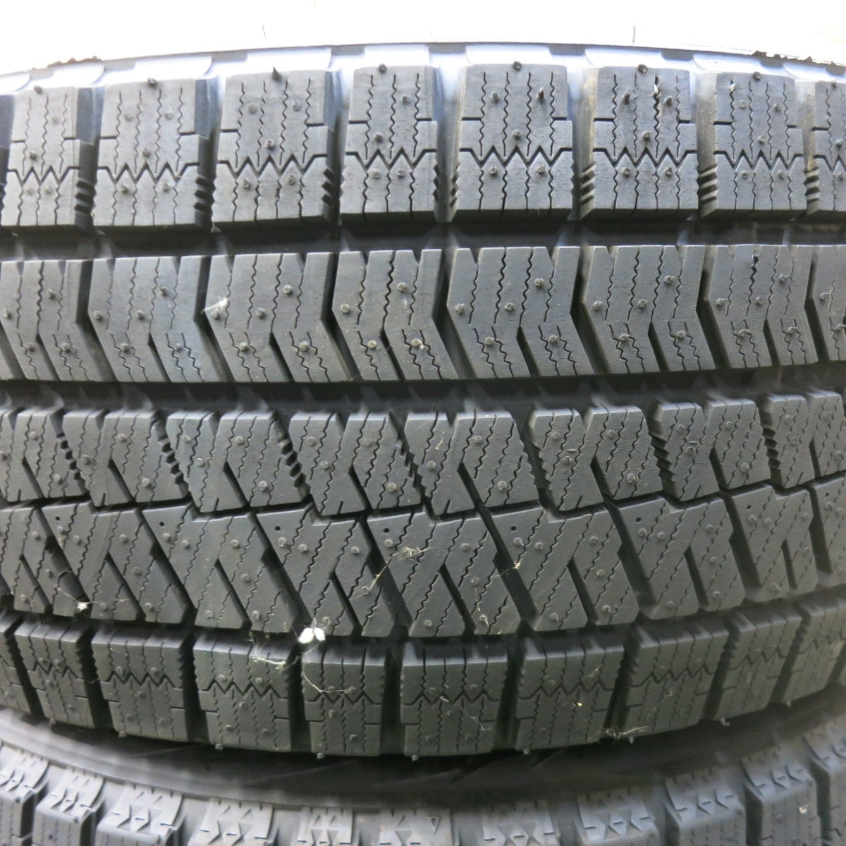 ほぼ未使用!24年★スタッドレス 225/45R18 ブリヂストン ブリザック VRX2 タイヤ 18インチ レガシィ レヴォーグ アテンザ フォレスター 等★5110704SKスタ