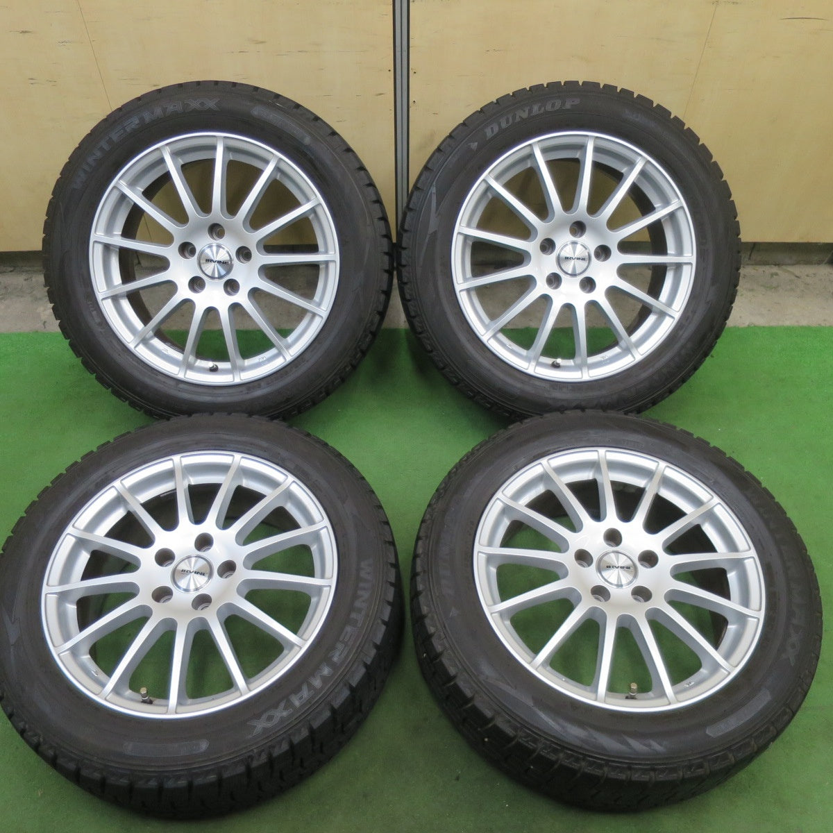 バリ溝!キレイ!9.5分以上★アウディ ワーゲン 等 IRVINE F01 215/55R17 スタッドレス ダンロップ ウインターマックス WM02 17インチ アーヴィン PCD112/5H★6021301TTス