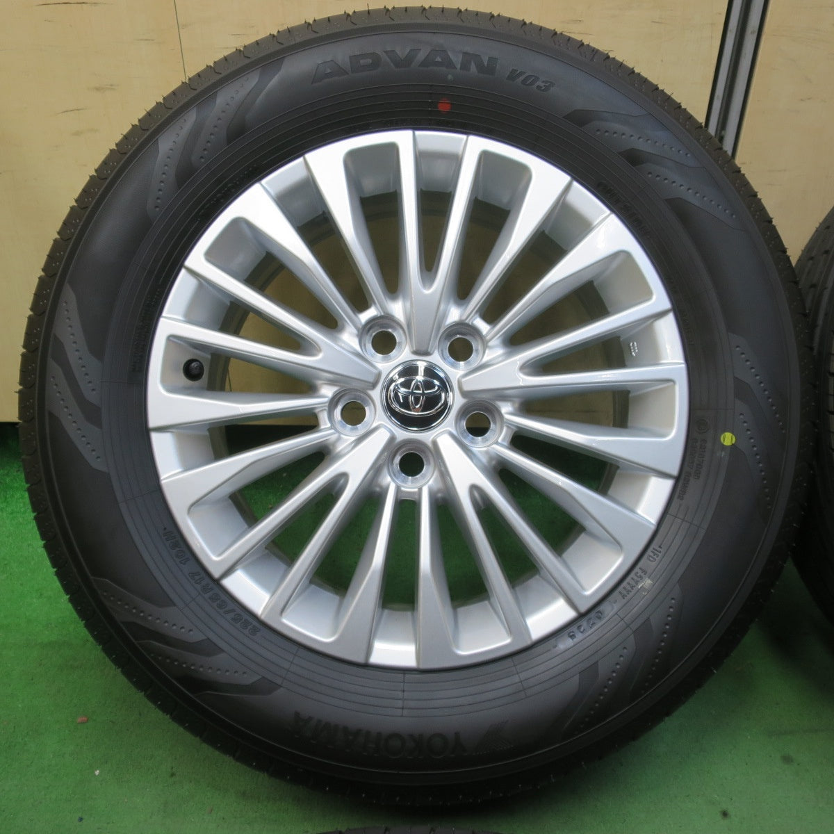 新車外し!25年★トヨタ 40系 アルファード 純正 225/65R17 ヨコハマ アドバン V03 17インチ PCD120/5H★5062402イノ