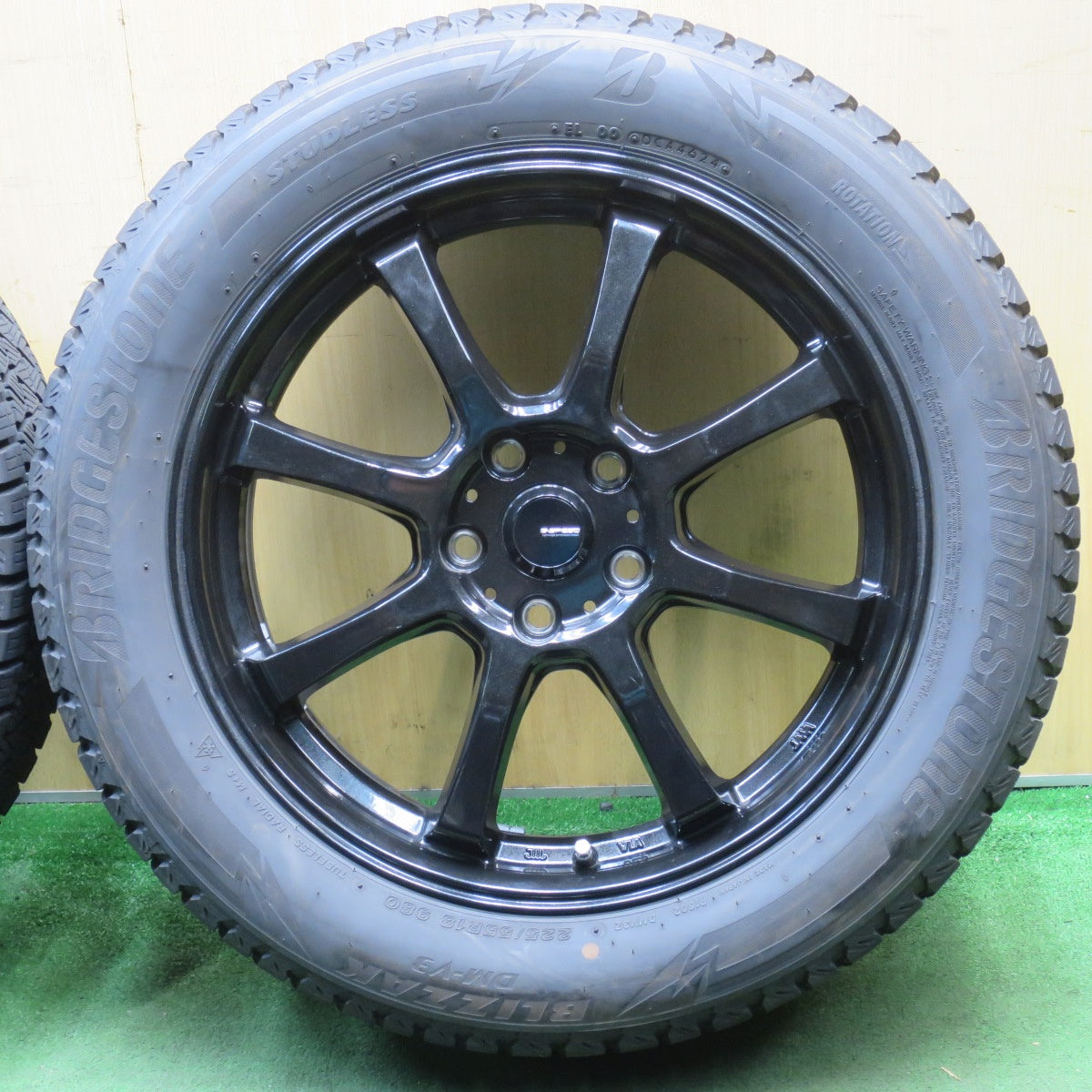 バリ溝!24年!キレイ!9.5分★G-SPEED スタッドレス 225/55R18 ブリヂストン ブリザック DM-V3 Gスピード 18インチ PCD114.3/5H★5092404NJス