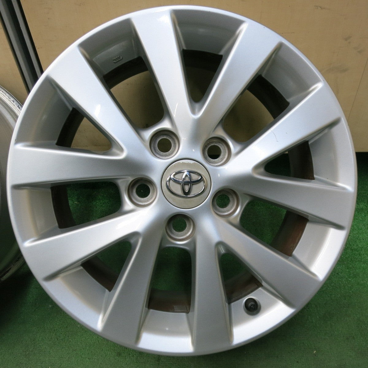 4本価格★トヨタ アイシス 純正 ホイール 16インチ 16×6.5J PCD114.3/5H★5011504SYホ