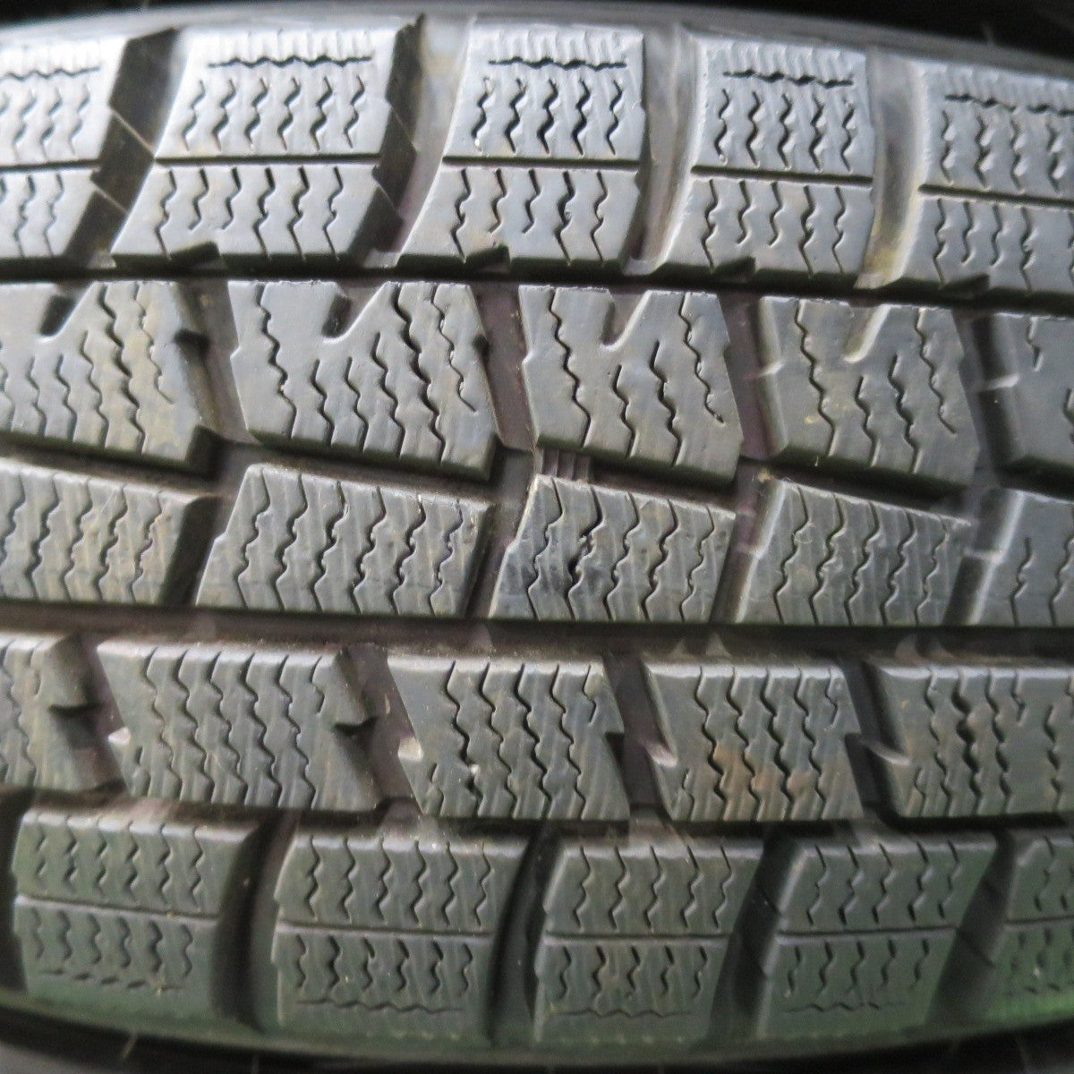 バリ溝!キレイ!9.5分以上★スタッドレス 165/65R14 ダンロップ ウインターマックス WM01 社外 アルミ 14インチ PCD100/4H★5021119イス