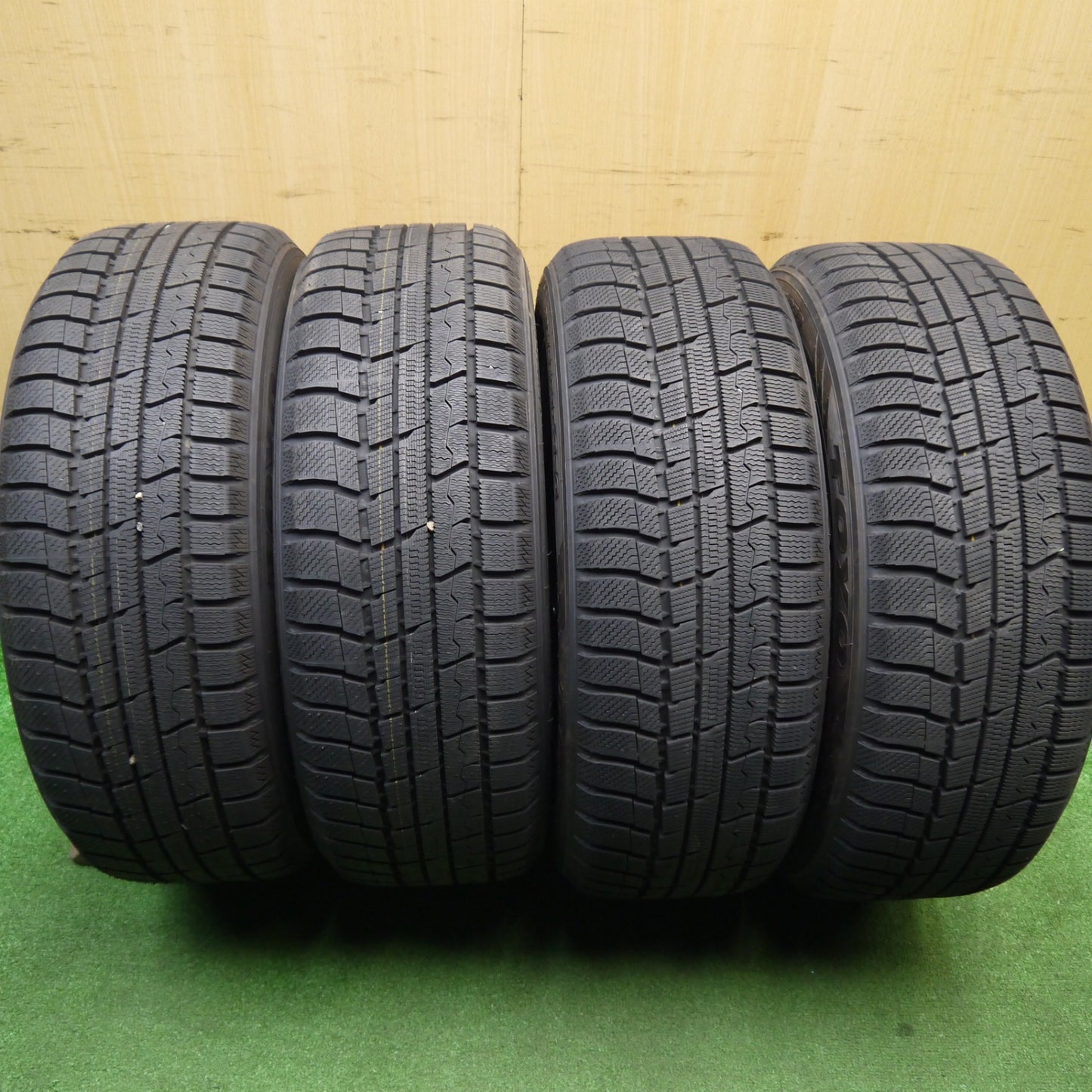 ほぼ未使用!23年!キレイ★スタッドレス 205/55R17 トーヨー ウインター トランパス TX VELVA SPORTZ ヴェルヴァ 17インチ PCD114.3/5H★5120209Hス