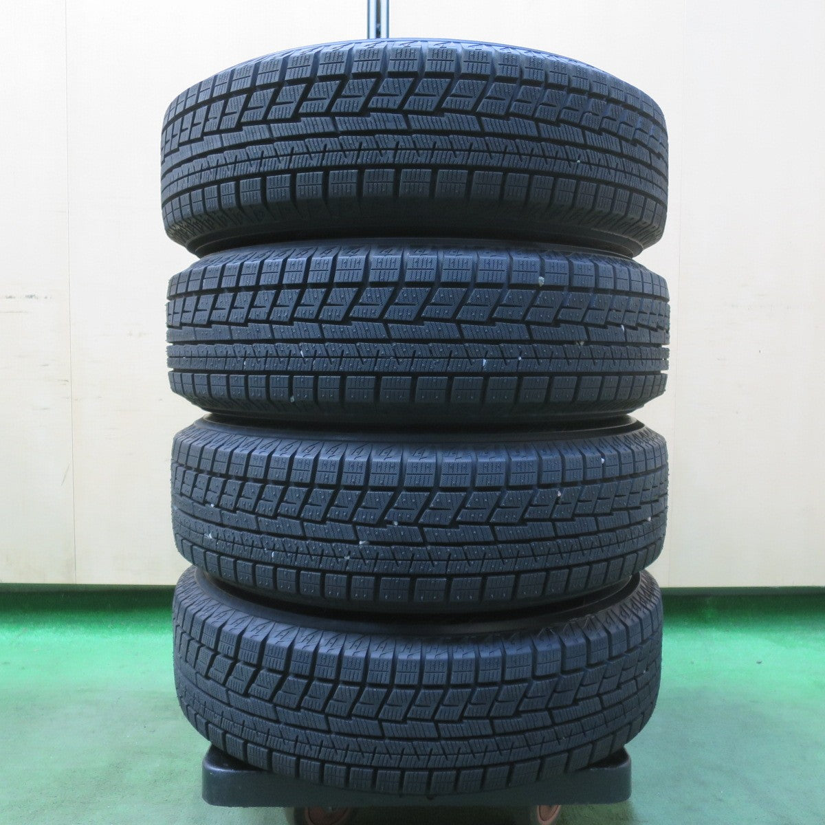 ほぼ未使用!22年★スタッドレス 165/70R14 ヨコハマ アイスガード iG60 STRANGER ストレンジャー 14インチ PCD100/4H★5120612イス