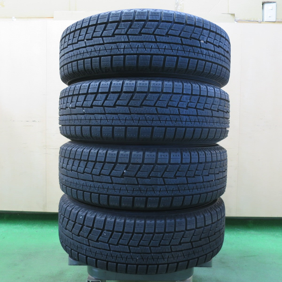 タイヤほぼ未使用!22年!キレイ★スタッドレス 185/60R15 ヨコハマ アイスガード iG60 JOKER ジョーカー 15インチ PCD100/4H★5051311イス