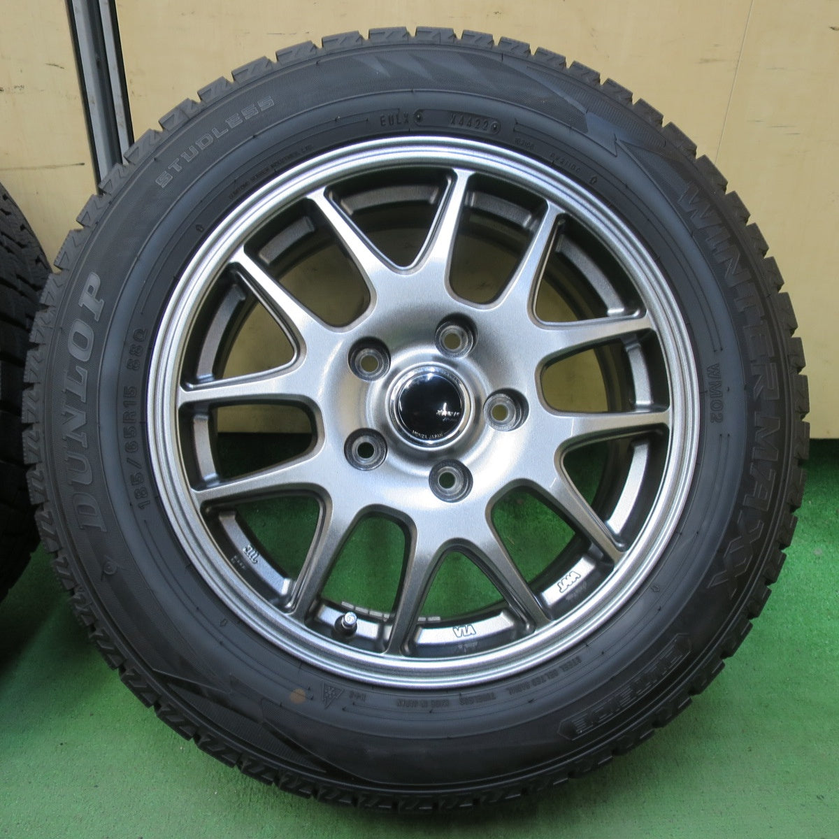バリ溝!22年!キレイ!9.5分★スタッドレス 185/65R15 ダンロップ ウインターマックス WM02 ZACK JP-205 MONZA ザック 15インチ PCD114.3/5H★5093012イス