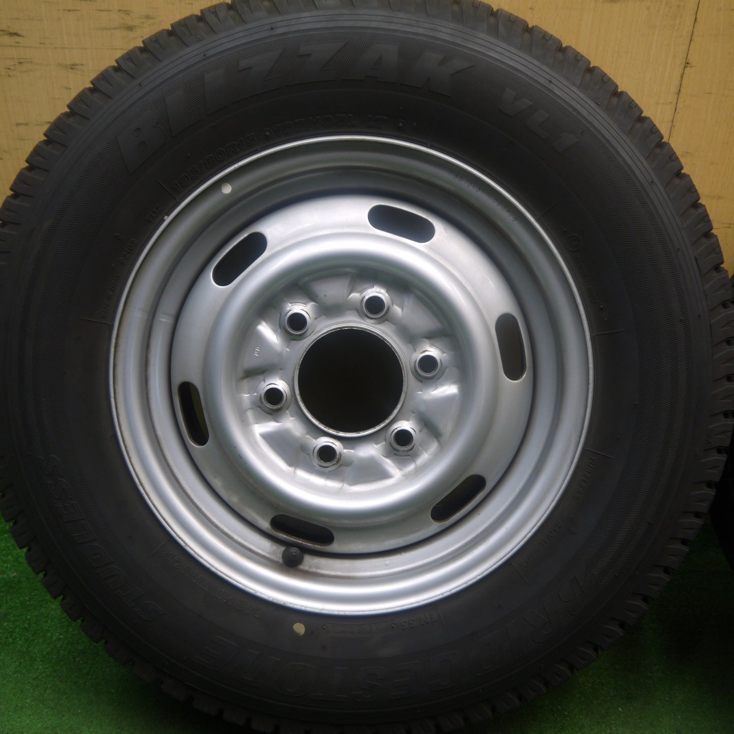 バリ溝!21年!キレイ!9.5分!2本★スタッドレス 195/80R15 107/105L ブリヂストン ブリザック VL1 スチール ホイール 15インチ PCD139.7/6H★5091904Hス