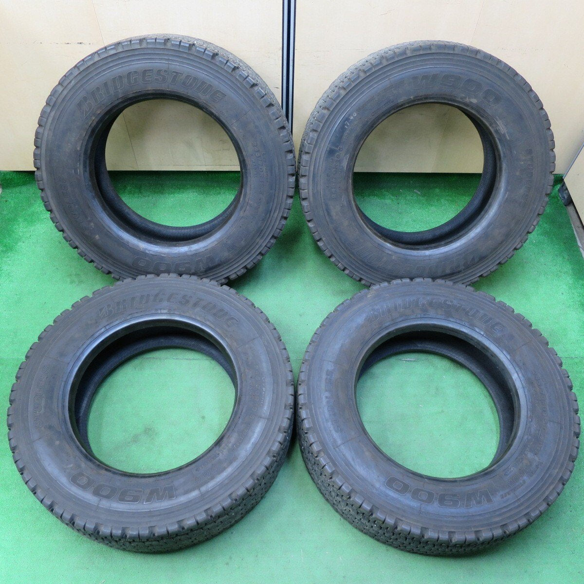 4本価格!20年★トラック タイヤ 245/70R19.5 136/134J スタッドレス ブリヂストン W900 19.5インチ★4080202イスタ