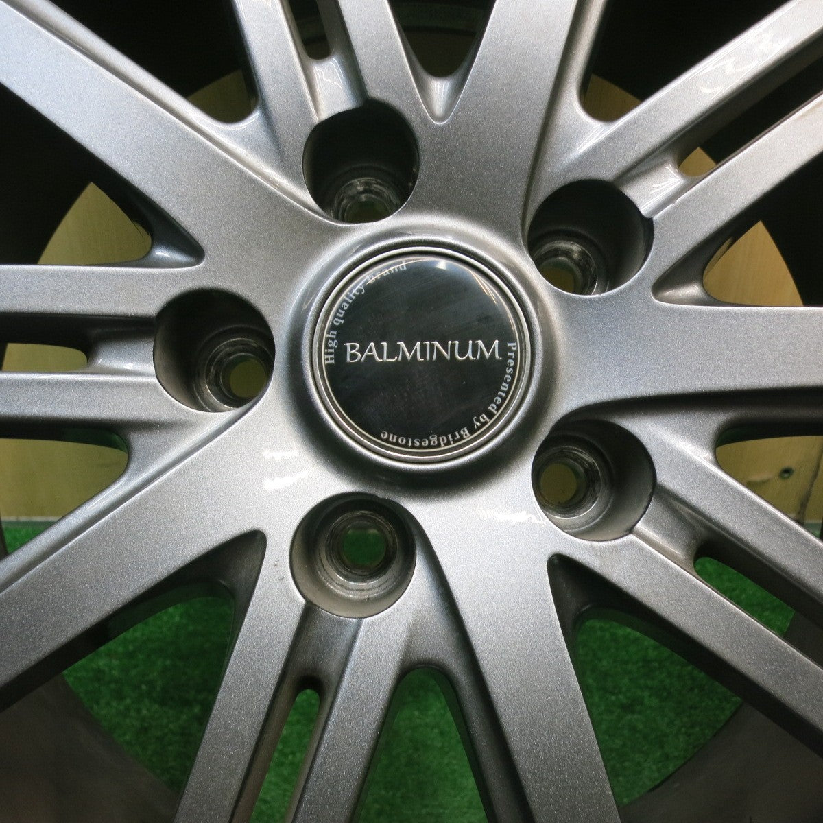 バリ溝!21年!キレイ!9.5分★スタッドレス 225/60R17 ブリヂストン ブリザック VRX2 BALMINUM バルミナ 17インチ PCD114.3/5H★5021103AKス