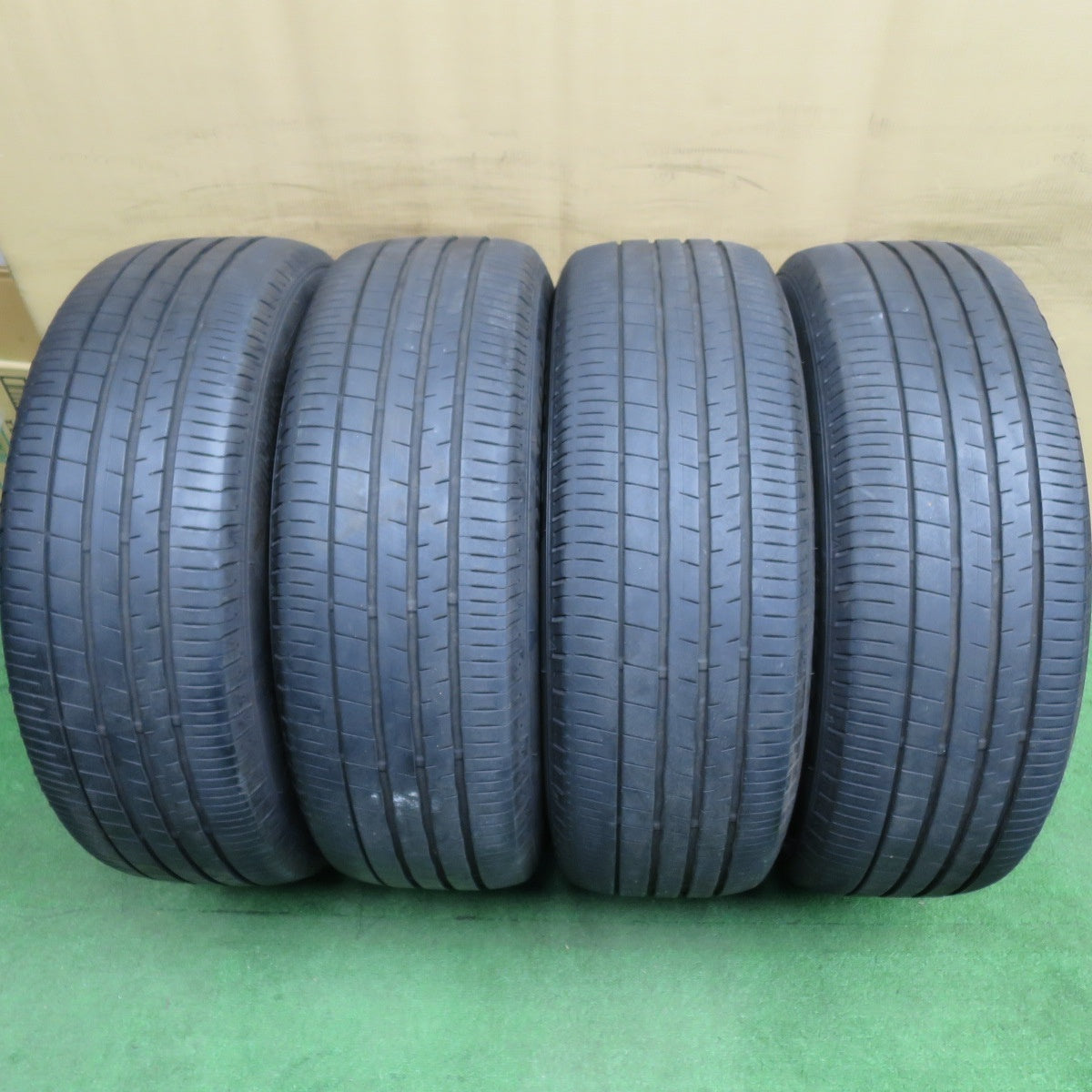 キレイ★トヨタ RAV4 PHV 純正 225/60R18 ダンロップ VEURO VE304 18インチ PCD114.3/5H★6031201NKノ