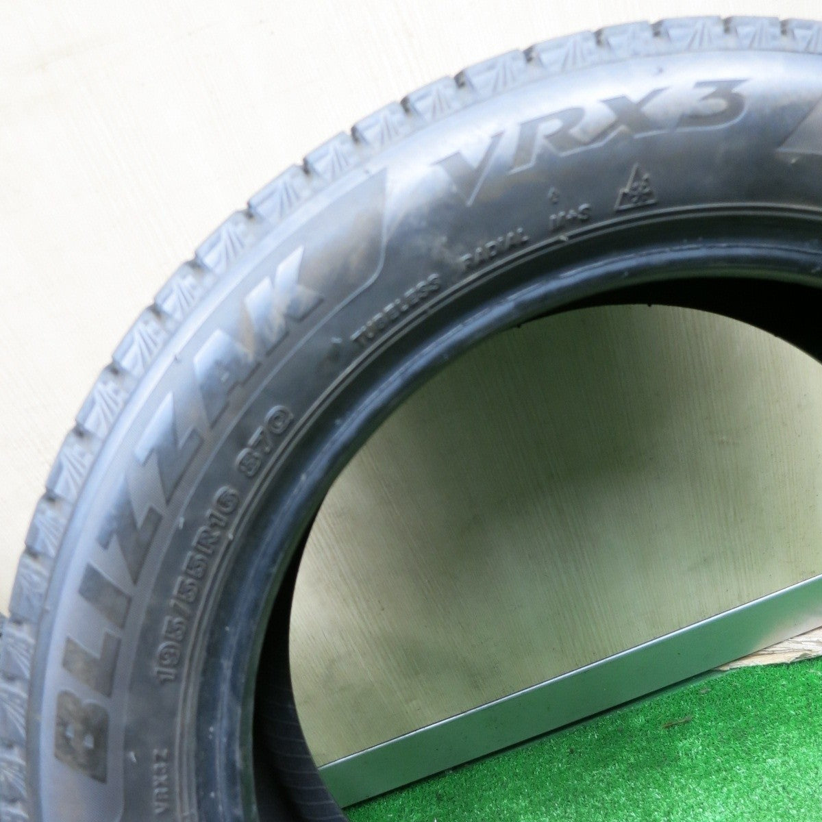 バリ溝!21年!9分!2本★スタッドレス 195/55R16 ブリヂストン ブリザック VRX3 タイヤ 16インチ フィールダー プリウス ウィングロード ミニ 等★5011601NJスタ