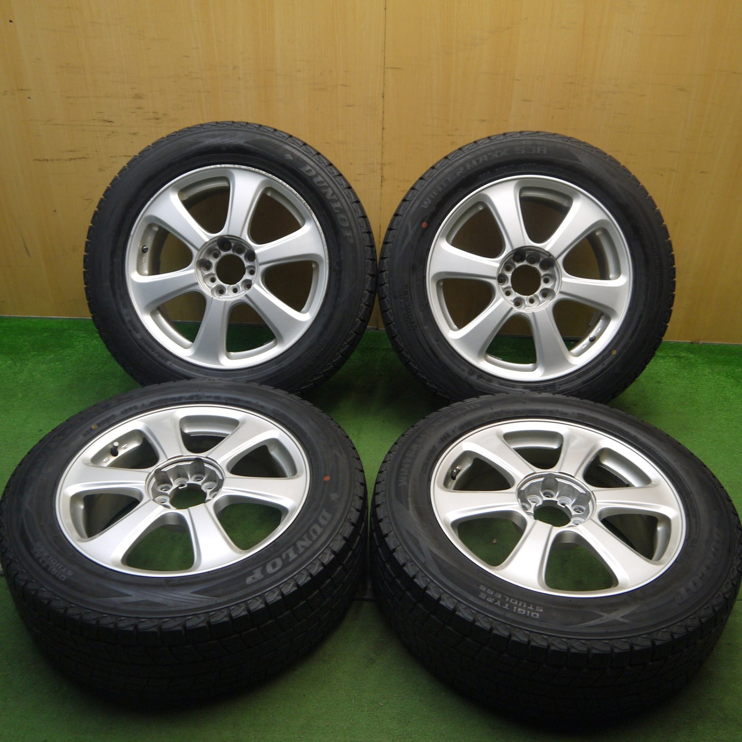 バリ溝!キレイ!9分★スタッドレス 225/60R17 ダンロップ ウインターマックス SJ8 社外 アルミ 17インチ PCD100 114.3/5H マルチ★5071506Hス