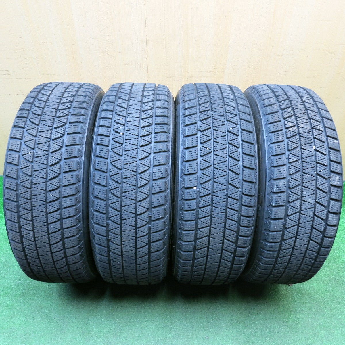 バリ溝!21年!9分★LOXARNY MULTI FORCHETTAⅡ SP Spector 235/60R18 スタッドレス ブリヂストン ブリザック DM-V3 ロクサーニ 18インチ PCD114.3/5H★5121313HAス