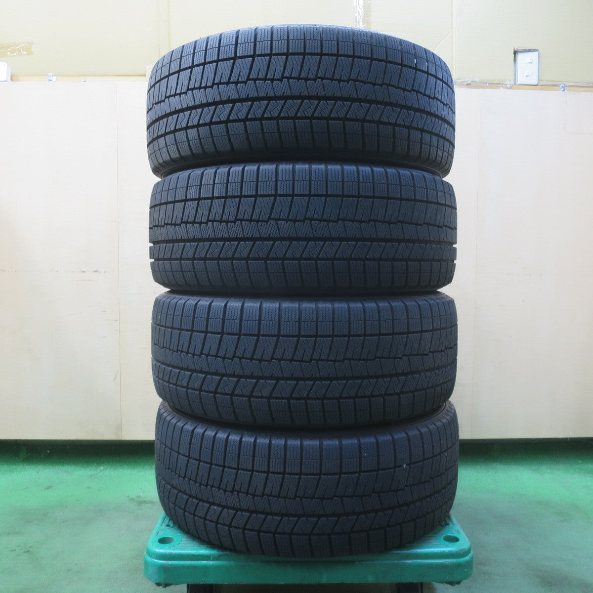 バリ溝!23年!キレイ!9.5分★アウディ 等 AGA Dorf 225/45R17 スタッドレス ダンロップ ウインターマックス 03 ドルフ 17インチ PCD112/5H★6021307イス
