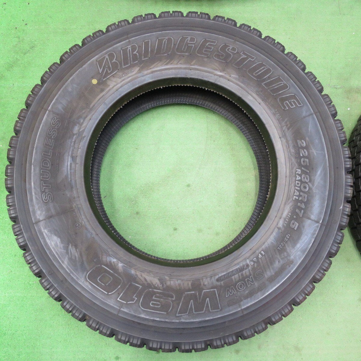 バリ溝!22年!9.5分★トラック タイヤ 225/80R17.5 123/122L スタッドレス ブリヂストン W910 17.5インチ★5021408イスタ