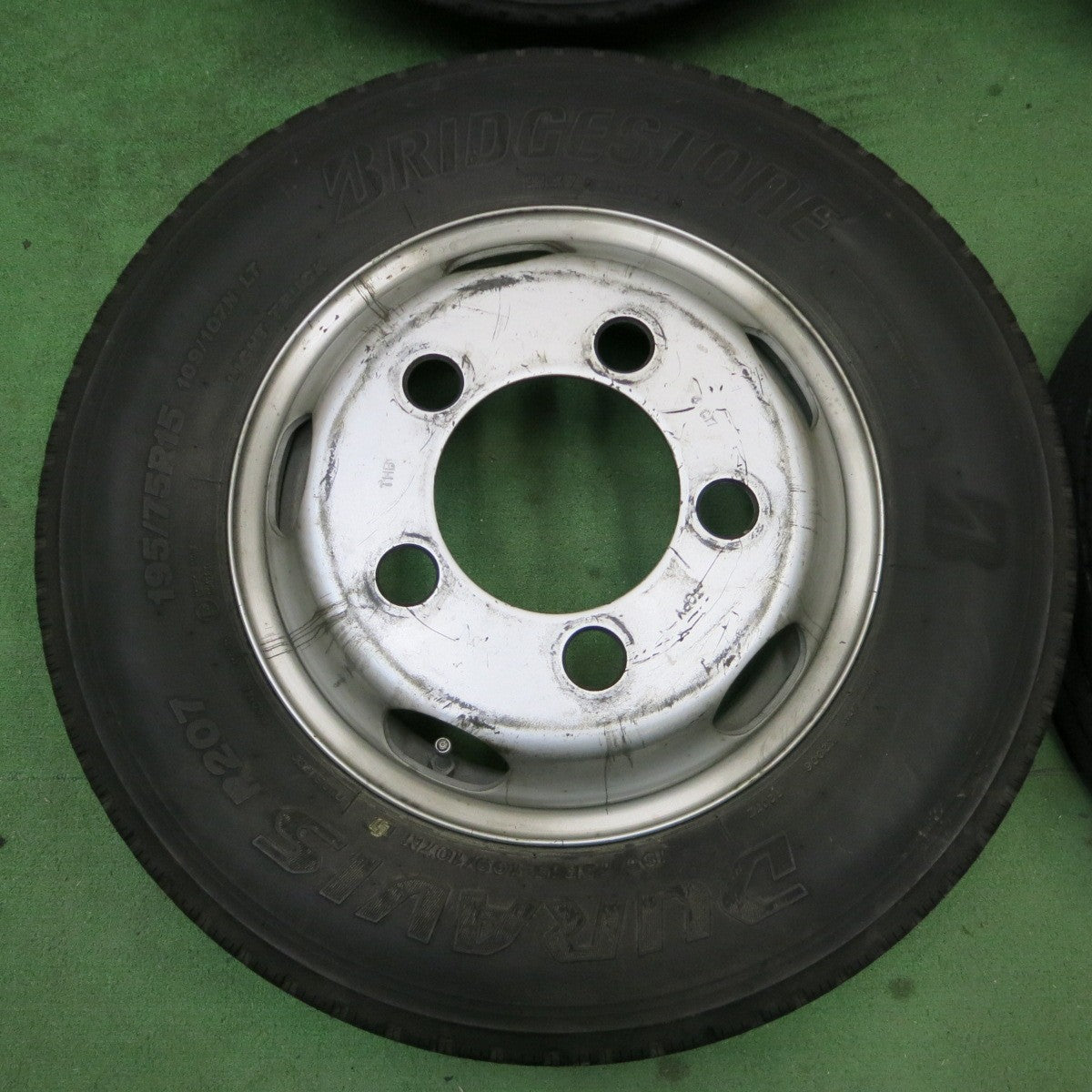 バリ溝!21年!8.5分★日野 デュトロ 純正 TOPY スチール 195/75R15 109/107N ブリヂストン デュラビス R207 トラック DURAVIS PCD203.2/5H★5022501ナノ
