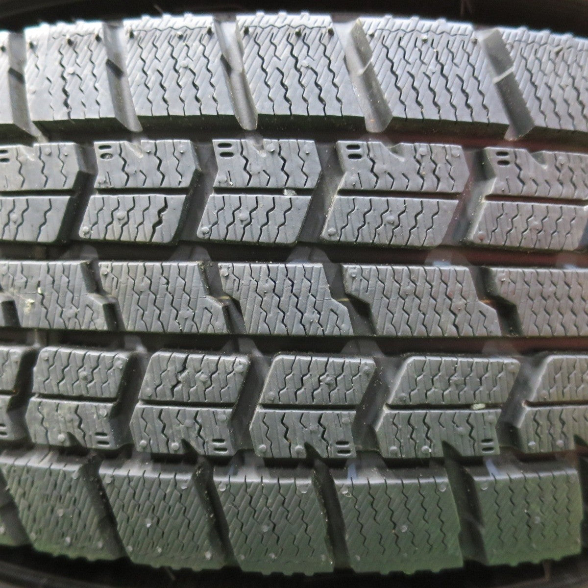 バリ溝!22年!キレイ!ほぼ10分★スタッドレス 175/70R14 グッドイヤー アイスナビ7 ravrion RS01 ラブリオン 14インチ PCD100/4H★5011804イス