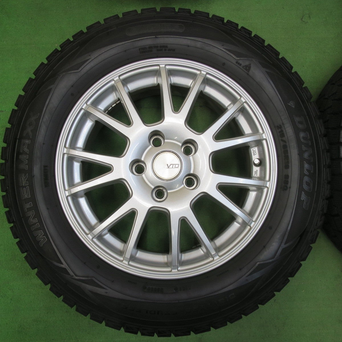 バリ溝!キレイ!ほぼ10分★スタッドレス 215/65R16 ダンロップ ウインターマックス WM01 VTO 社外 アルミ 16インチ PCD114.3/5H★5031704イス