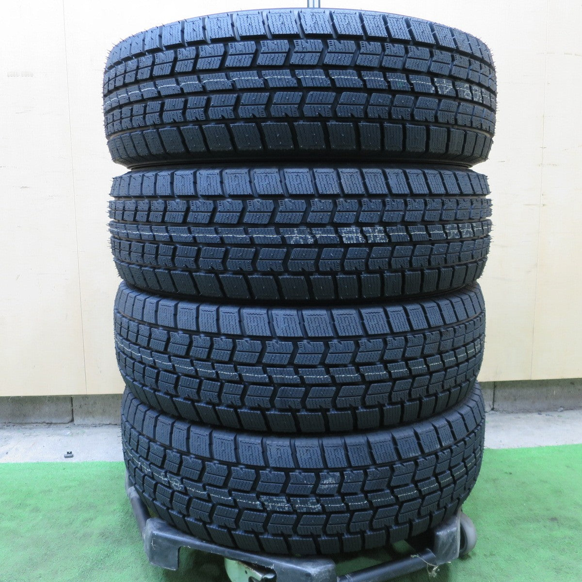未使用!25年★スタッドレス 195/60R17 グッドイヤー アイスナビ7 タイヤ 17インチ 60系 プリウス ライズ ロッキー 等★6042003NGスタ