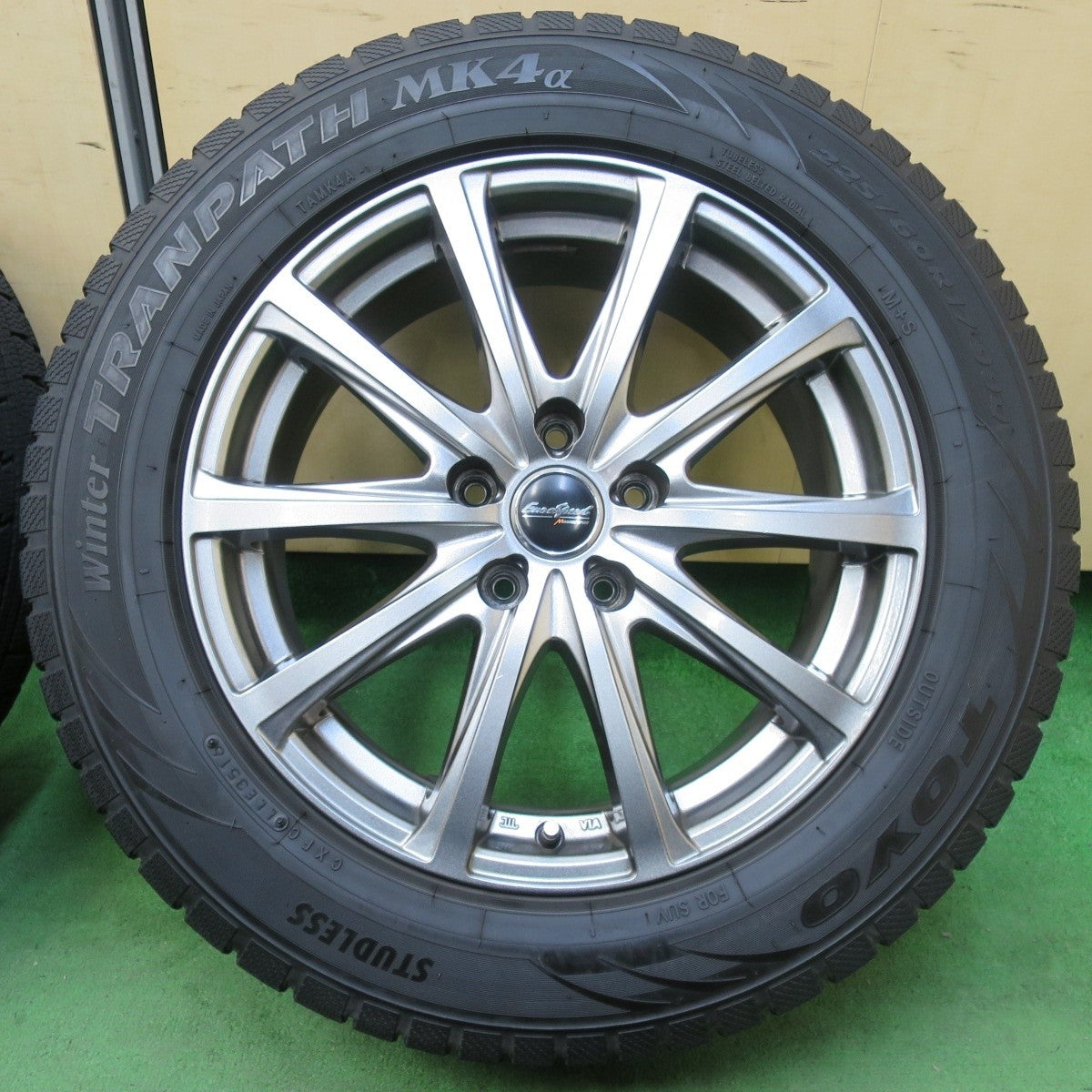 バリ溝!キレイ!9分★スタッドレス 225/60R17 トーヨー ウインター トランパス MK4α Eurospeed MANARAY SPORT 17インチ PCD114.3/5H★5012406イス