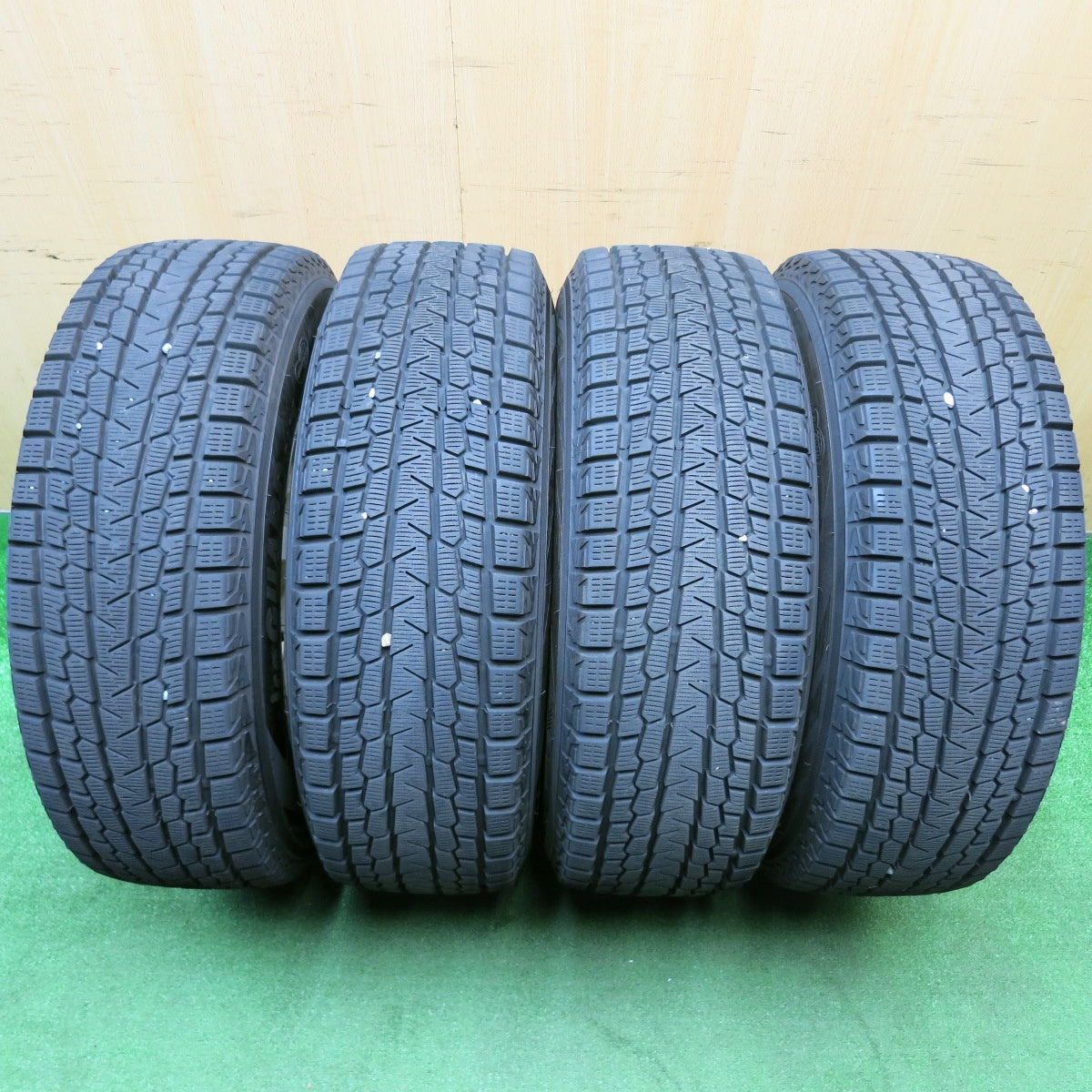 バリ溝!23年!9分★DHS C034 215/70R16 スタッドレス ヨコハマ アイスガード G075 ダウンヒル スペシャル 16インチ PCD114.3/5H★5122805HAス