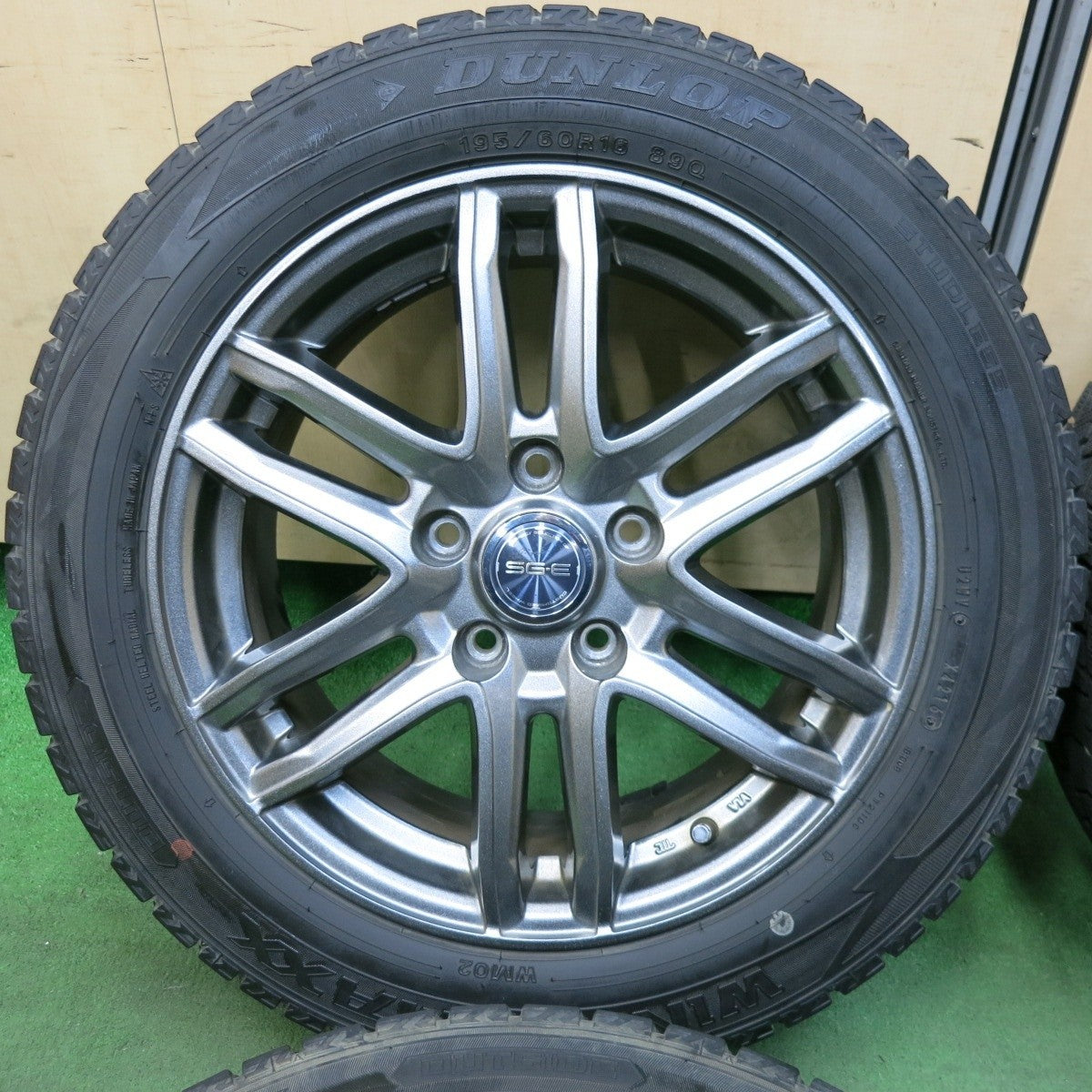 キレイ★スタッドレス 195/60R16 ダンロップ ウインターマックス WM02 SG-E 16インチ PCD114.3/5H★5013002SYス
