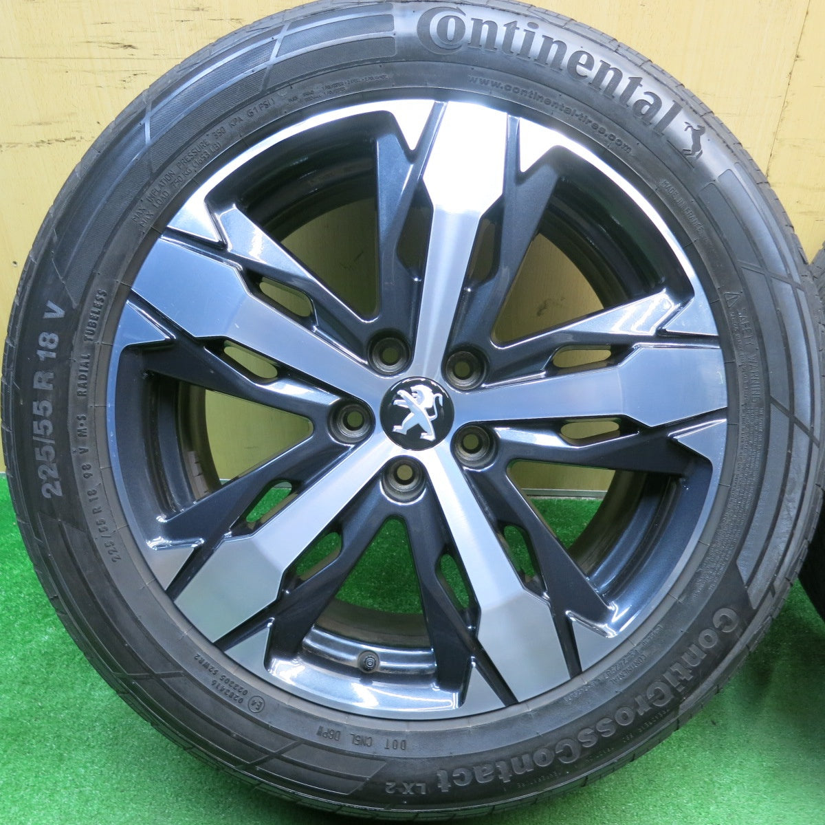 キレイ★プジョー 3008 5008 純正 225/55R18 コンチネンタル コンチクロス コンタクト LX2 18インチ PCD108/5H★5042201TNノ