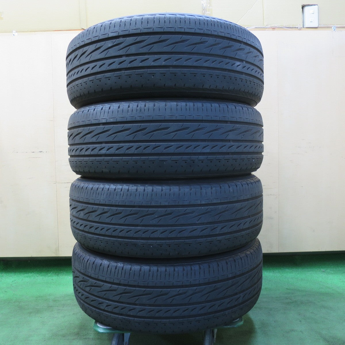 4本価格!23年★225/60R17 ブリヂストン レグノ GRV2 タイヤ 17インチ エクストレイル アルファード ハリアー フォレスター XV 等★5041813イノタ