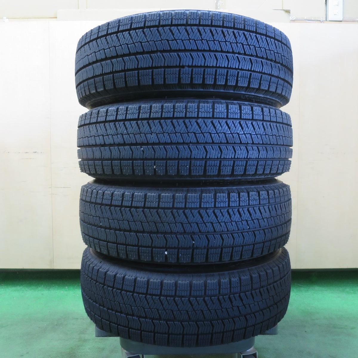 バリ溝!24年!キレイ!ほぼ10分★スタッドレス 175/65R14 ブリヂストン ブリザック VRX2 NIRVANA NV ニルヴァーナ ニルバーナ 14インチ PCD100/4H★5050508イス