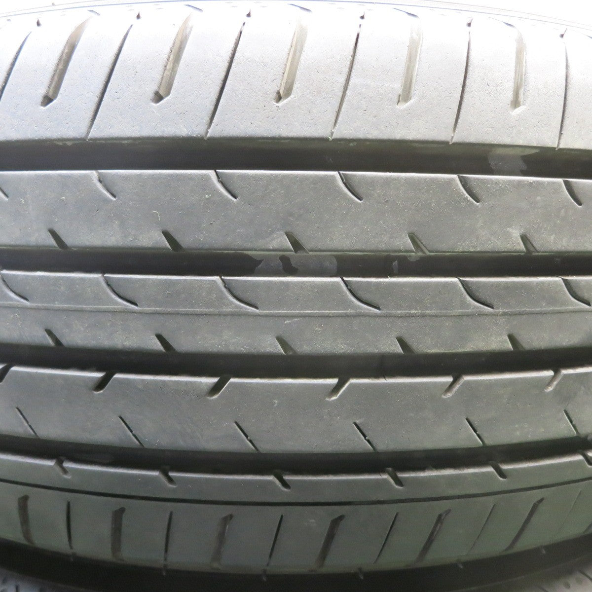 バリ溝!24年!9.5分★225/60R18 ヨコハマ アドバン V03 タイヤ 18インチ 40系 アルファード ヴェルファイア 等★6011103HAノタ