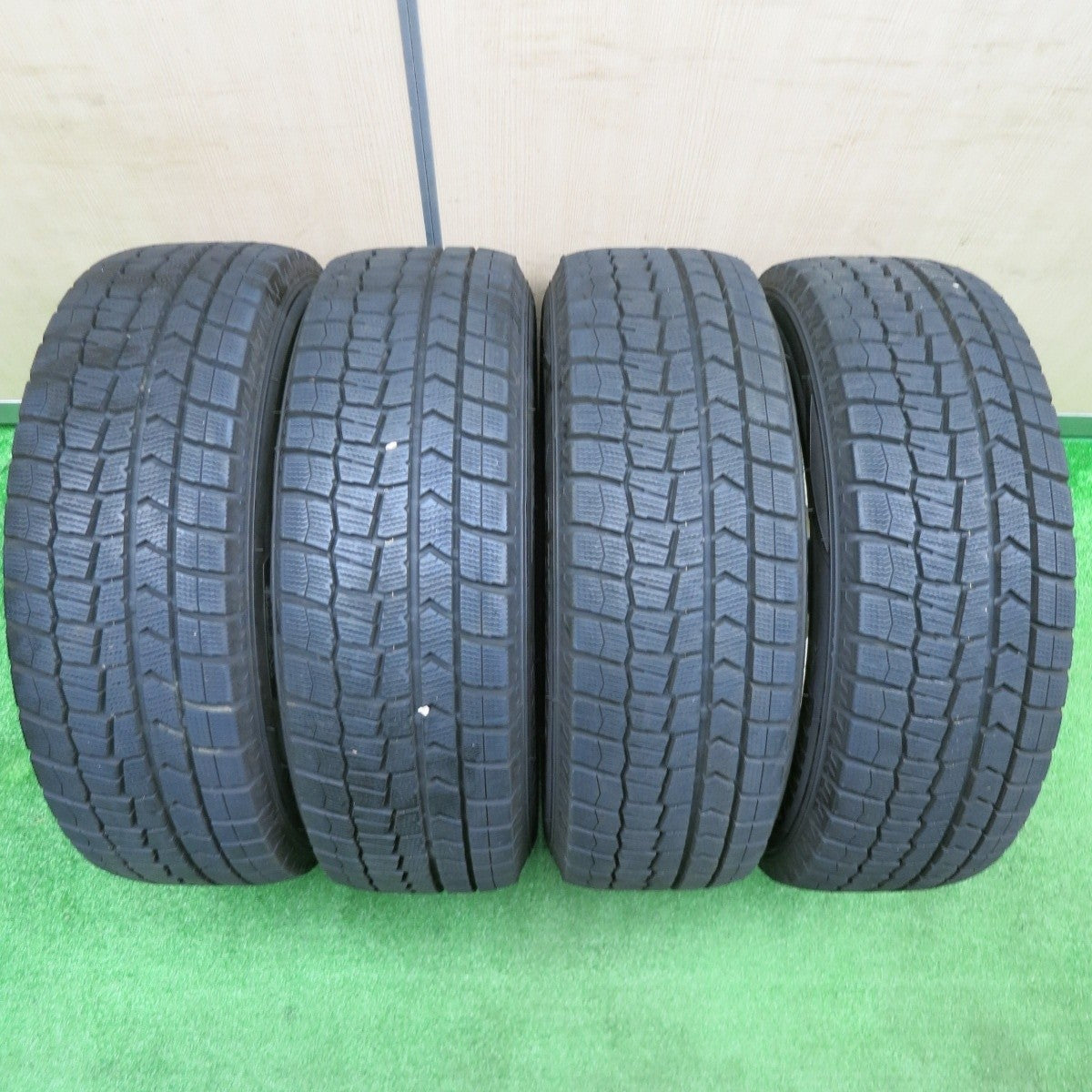 超バリ溝!23年!キレイ!9.5分以上★スタッドレス 195/65R15 ダンロップ ウインターマックス WM02 GRASS グラス 15インチ PCD114.3/5H★4111507NJス