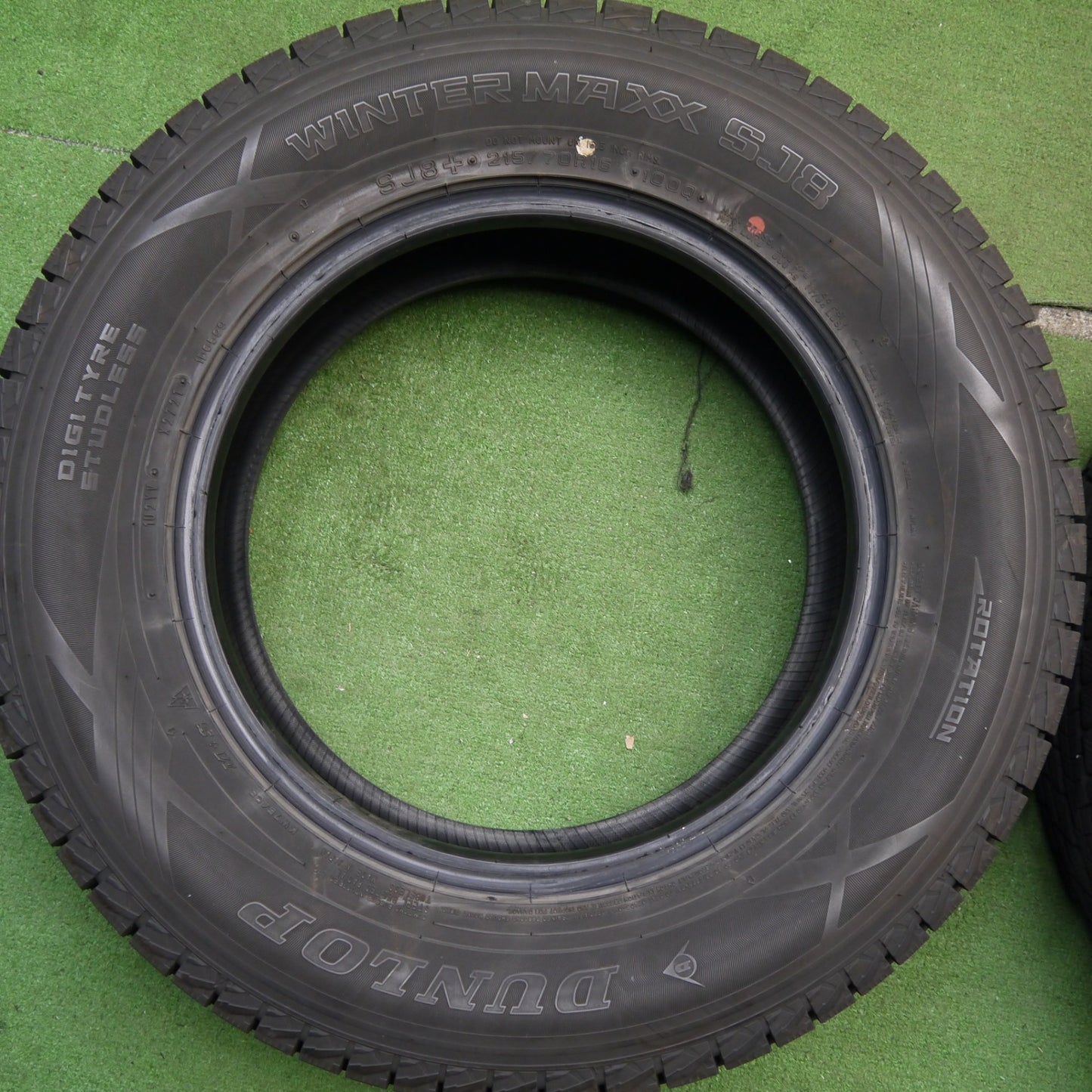 バリ溝!21年!9分★スタッドレス 215/70R16 ダンロップ ウインターマックス SJ8 SJ8+ タイヤ 16インチ アウトランダー デリカ D:5 等★5051208Hスタ
