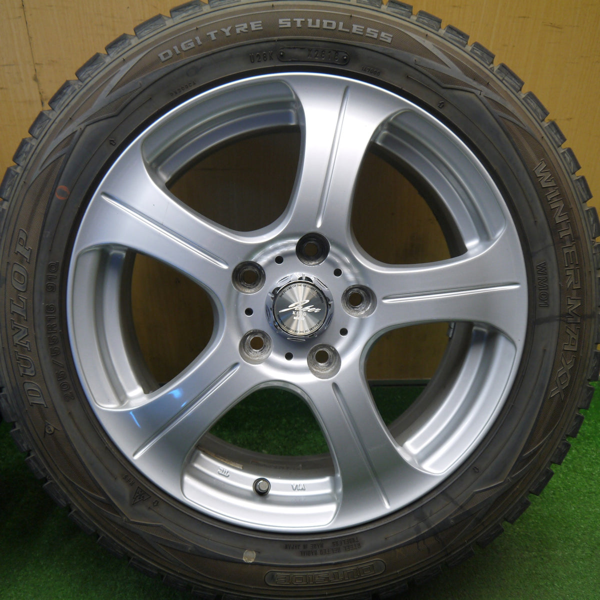 バリ溝!キレイ!9.5分★スタッドレス 205/55R16 ダンロップ ウインターマックス WM01 JOKER KING ジョーカー キング 16インチ PCD114.3/5H★6020904Hス