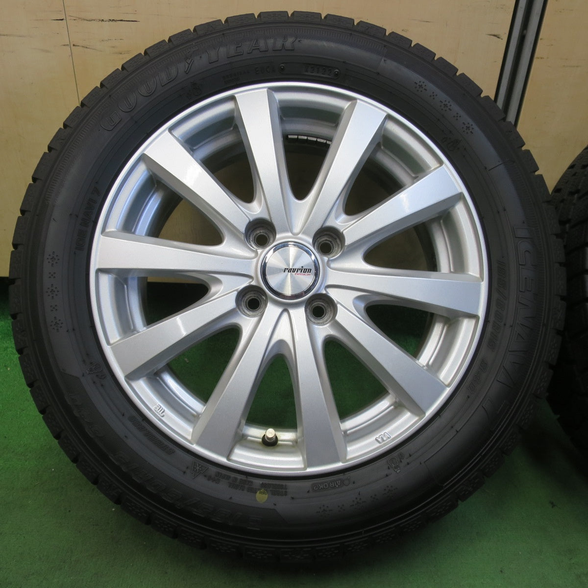 バリ溝!22年!キレイ!9分★スタッドレス 185/60R15 グッドイヤー アイスナビ7 ravrion RS01 ラブリオン 15インチ PCD100/4H★5050509イス