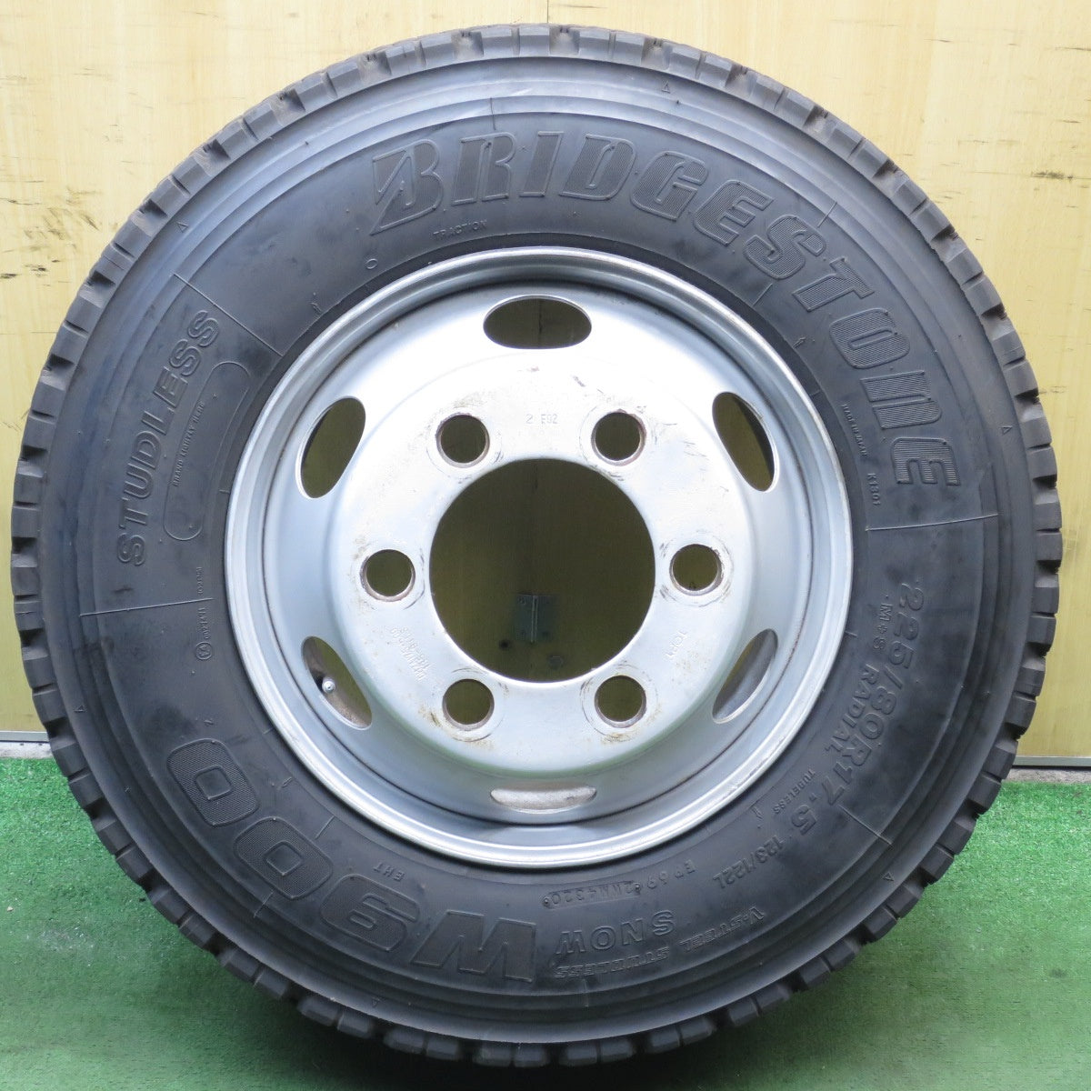 送料無料* バリ溝！20年！8.5分☆トラック タイヤ 225/80R17.5 123 