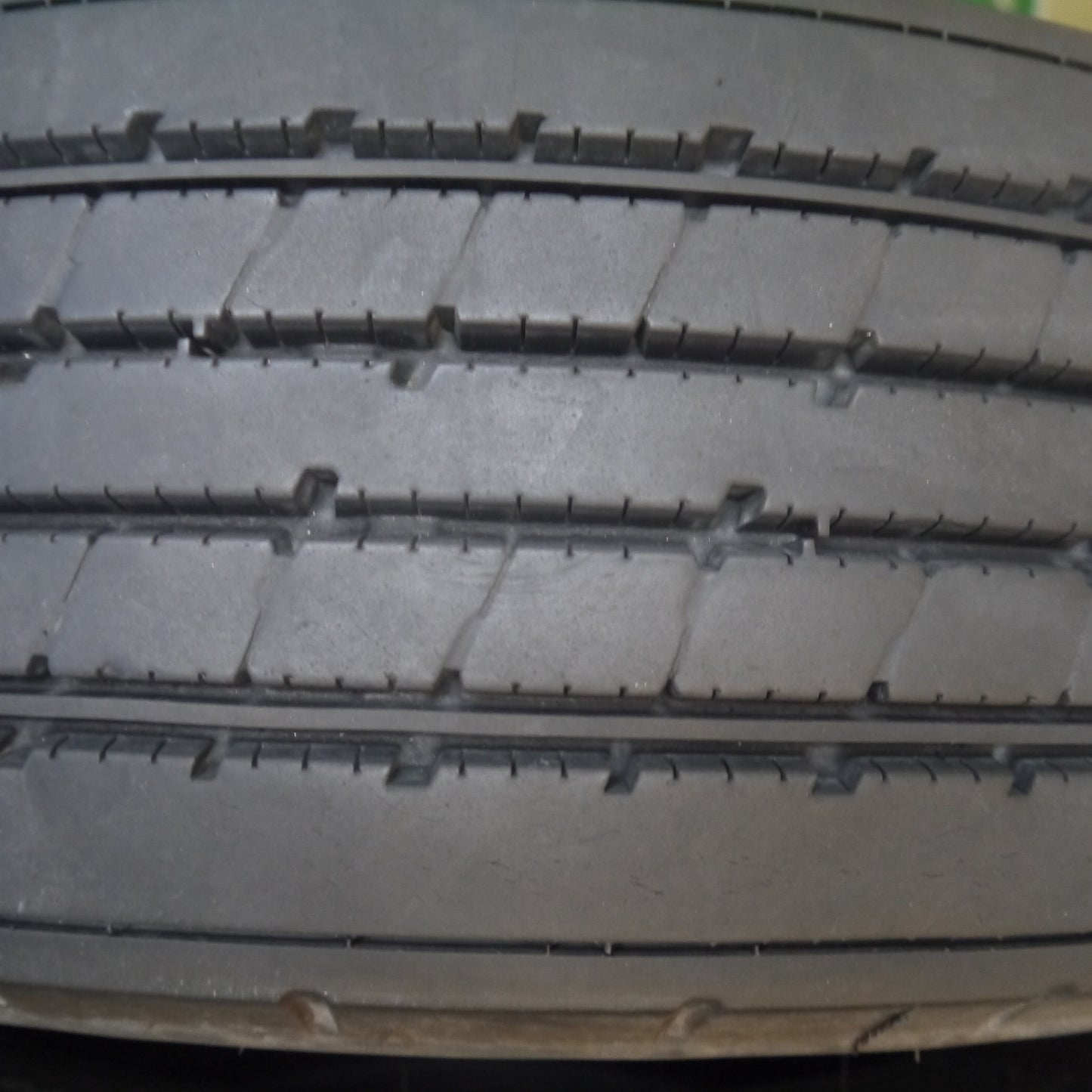 バリ溝!9分!6本★トラック タイヤ 215/70R17.5 123/121J ブリヂストン R173 17.5インチ★6060209Hノ