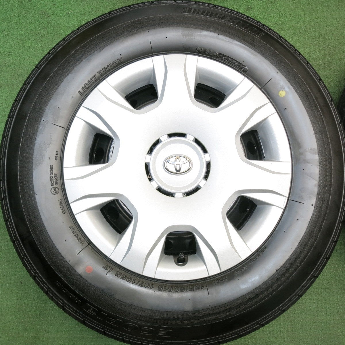 ほぼ未使用!22年!キレイ★トヨタ 200系 ハイエース 純正 スチール 195/80R15 107/105N ブリヂストン エコピア RD613 15インチ PCD139.7/6H★5090407HAノ