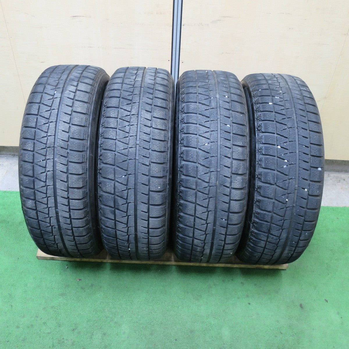 キレイ★スタッドレス 205/60R16 ブリヂストン アイスパートナー2 VELVA ヴェルヴァ 16インチ PCD114.3/5H★5090403TTス