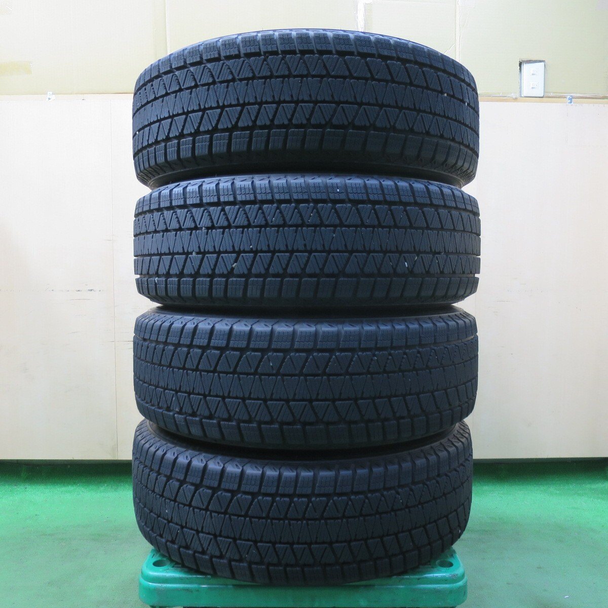 バリ溝!21年!キレイ!9分★スタッドレス 225/65R17 ブリヂストン ブリザック DM-V3 VELVA SPORTZ ヴェルヴァ 17インチ PCD114.3/5H★5021710イス