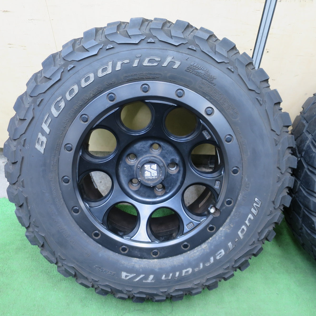 バリ溝!9.5分★MLJ XTREME-J XJ03 235/70R16 110/107Q BFグッドリッチ Mud-Terrain T/A KM3 エクストリームJ 16インチ PCD114.3/5H★6021401ナノ