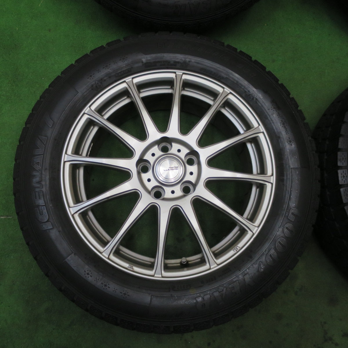 バリ溝!キレイ!9.5分★スタッドレス 225/60R17 グッドイヤー アイスナビ7 ravrion LUMIERE ラブリオン 17インチ PCD114.3/5H★5091705TTス